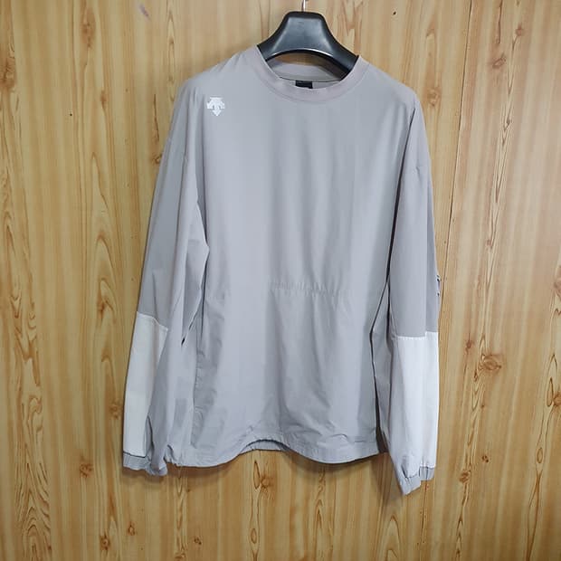 데상트 우븐 맨투맨 110