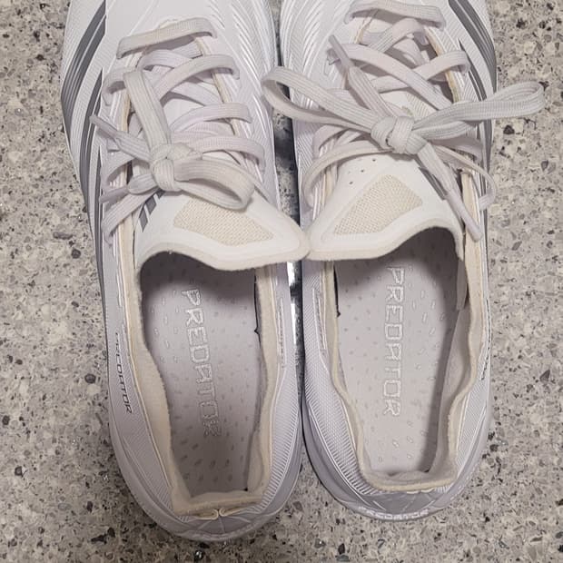 아디다스 프레데터 화이트 풋살화