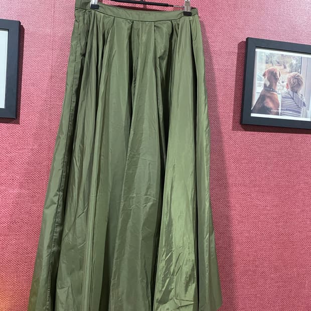 AILE 플레어 롱 스커트 카키