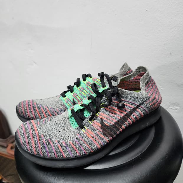 나이키 프리런 플라이니트 멀티컬러 운동화