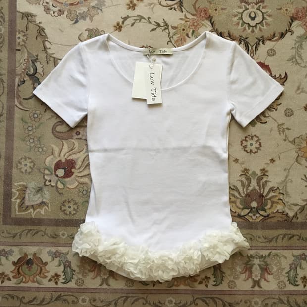 Lowtide 로우타이드 FLOWER HEM T-SHIRT