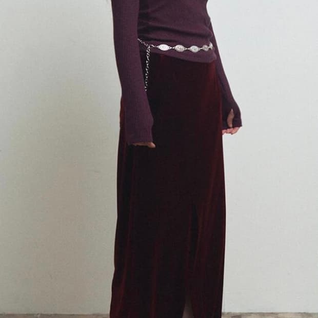 오스더 OSTHE SLIT VELVET SKIRT 스커트