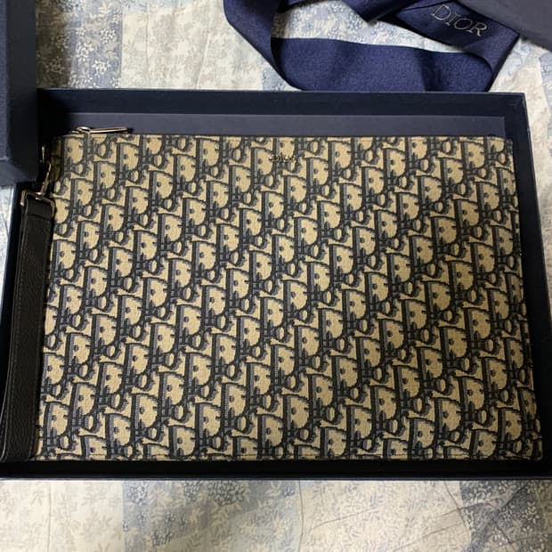 디올 오블리크 A4 클러치