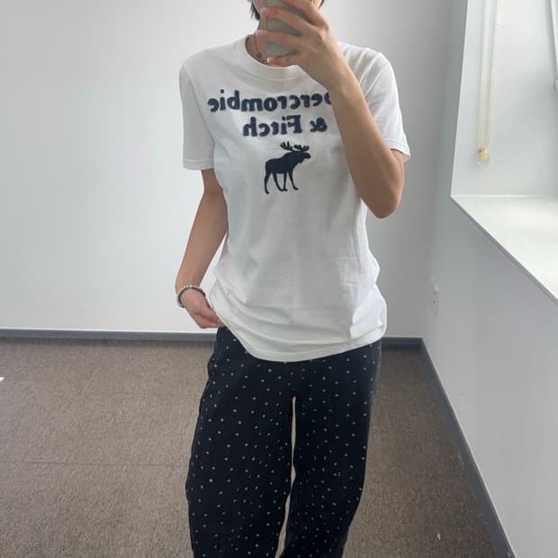 Abercrombie 아베크롬비 스펠아웃로고 화이트 반팔