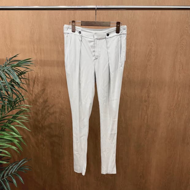 헬무트랭 스키니 코튼 팬츠 웥 턱 미니멀 스퀘어 포켓 버튼 디테일 화이트