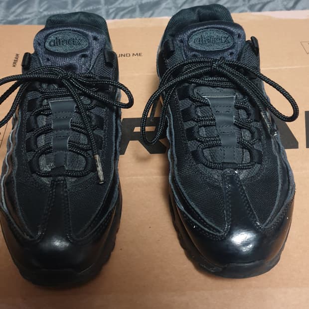 나이키 에어맥스 95 트리플블랙 (235) 307960-010