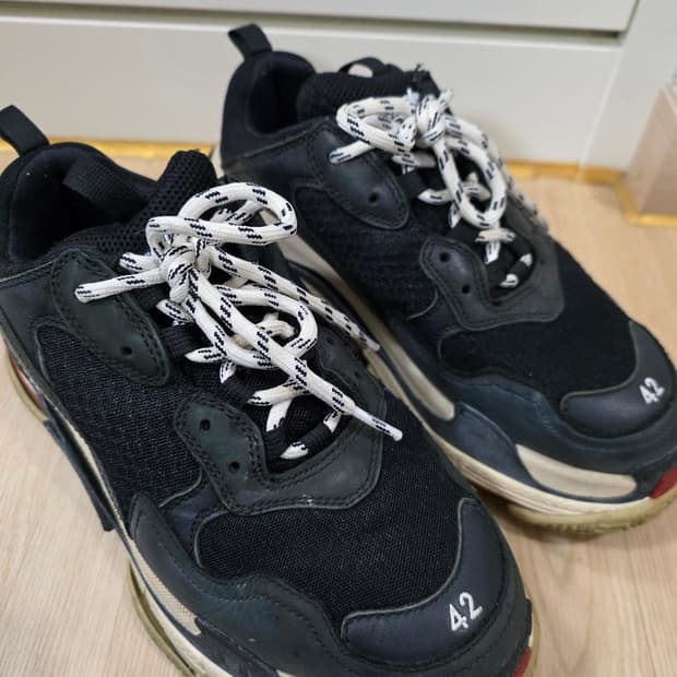 발렌시아가 트리플S 42