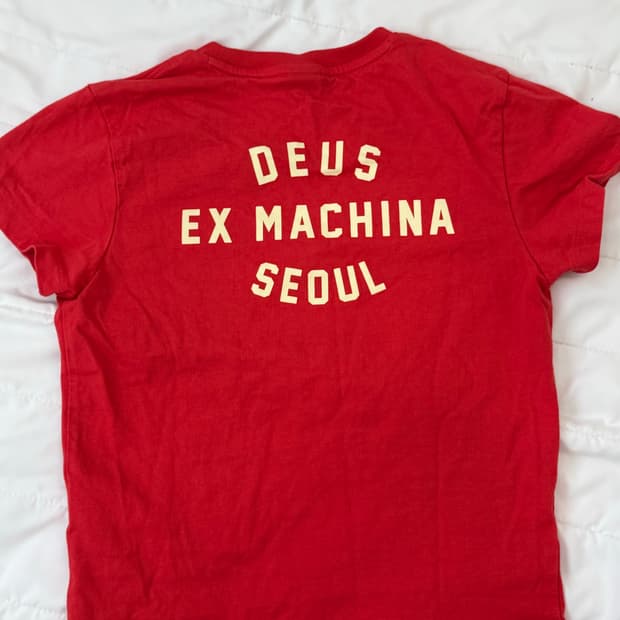 데우스엑스마키나 반팔 티셔츠 레드
