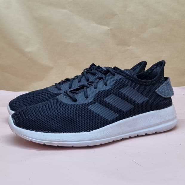 아디다스  초경량 여성운동화235 