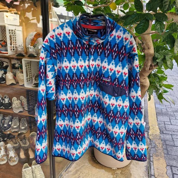 Z-126 파타고니아 신칠라 아즈텍