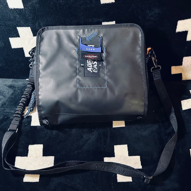 아더에러 이스트백 백팩