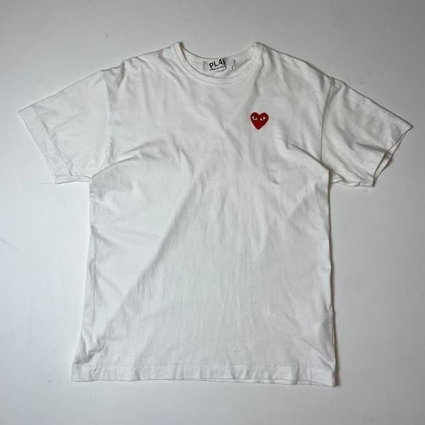 꼼데가르송 레드 하트 와펜 반팔 티셔츠 PN9647