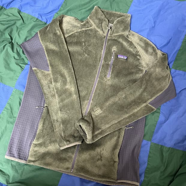 [판매] Patagonia R1 카키컬러 L사이즈