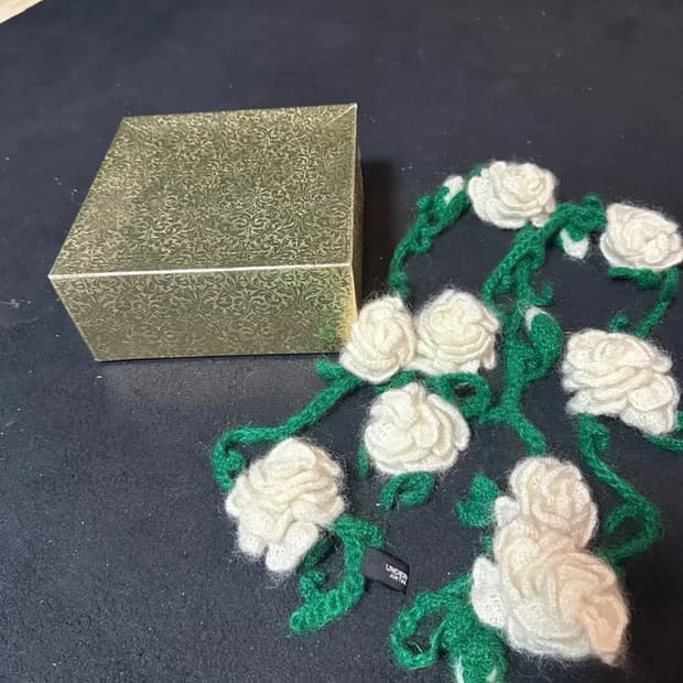 [OS] 언더커버 21aw 장미 스톨 머플러 화이트