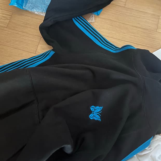 니들스 22ss 후드티