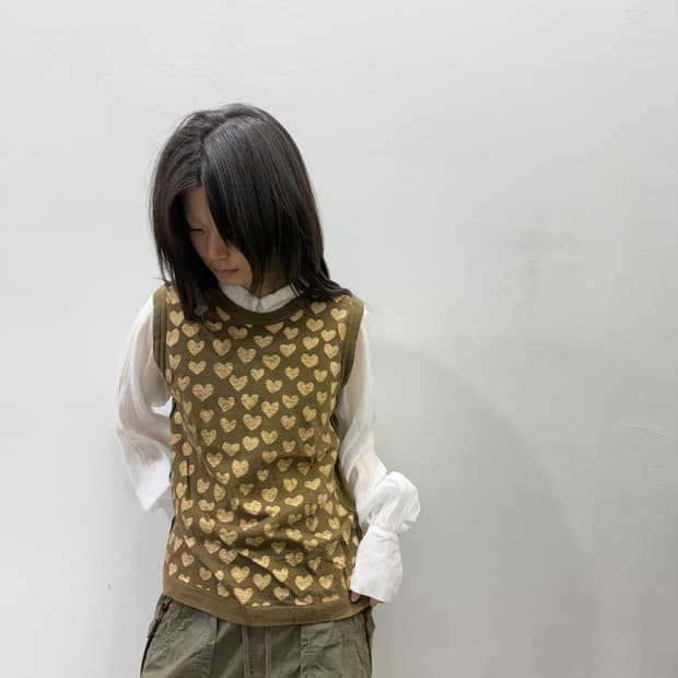 꼼데가르송 하트 패턴 코튼 슬리브리스 탑