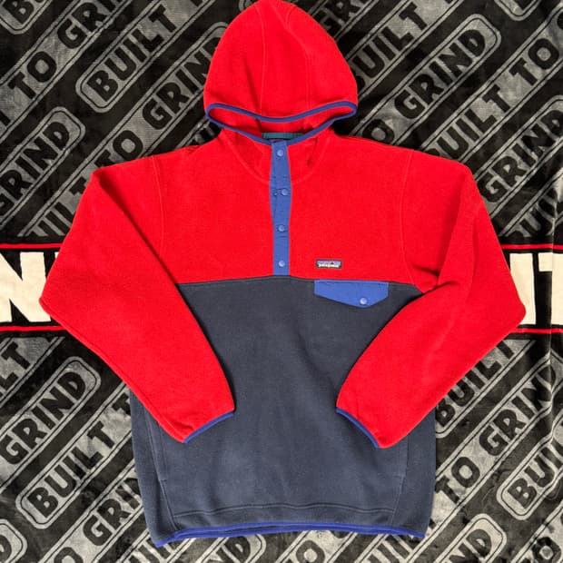 파타고니아 신칠라 스냅 티 후드 풀 오버 레드 앤 네이비 컬러 블록
