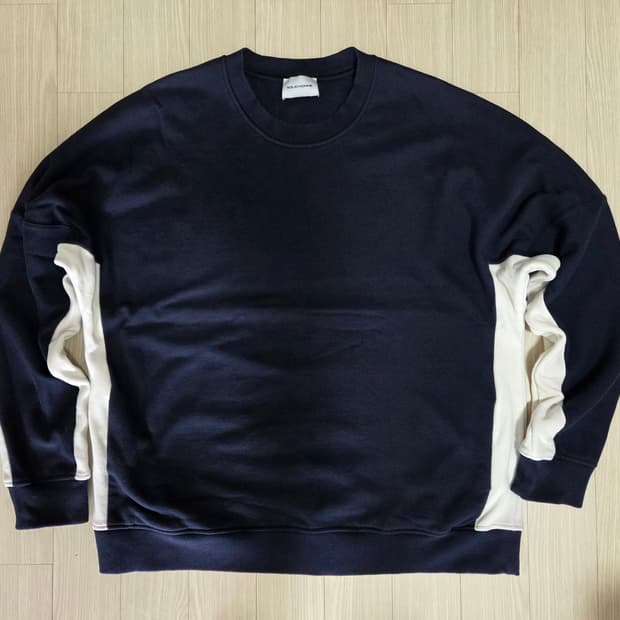 솔리드옴므 배색 맨투맨