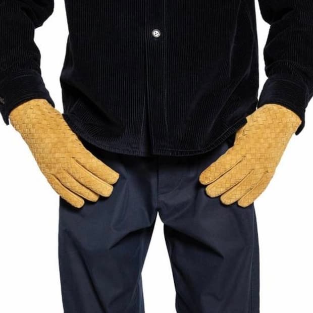 보테가 베네타 램스킨 스웨이드 장갑 머스타드