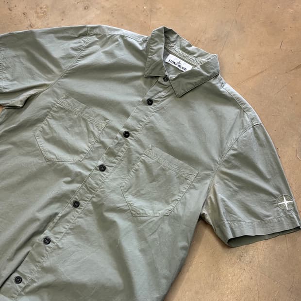 100 스톤아일랜드 카키 반팔셔츠