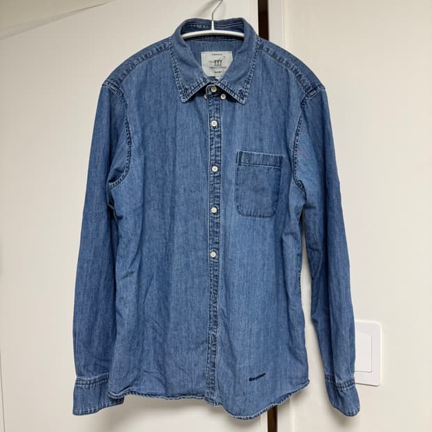 헨리코튼 데님 셔츠 100사이즈 상태좋고 예쁩니다.