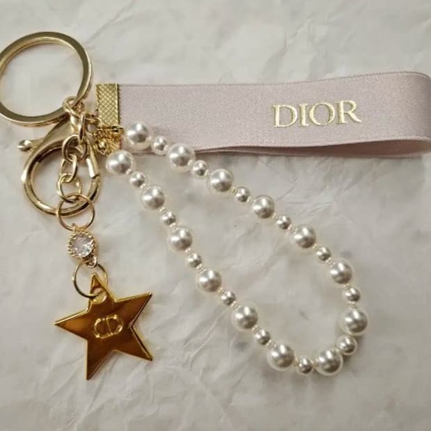 Dior 핑크리본 펄 키링
