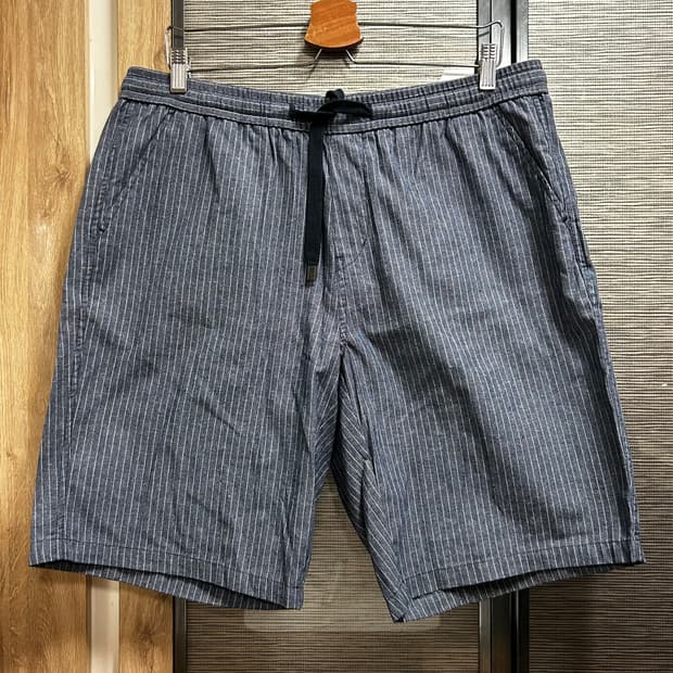 게스 스트라이프 밴딩 반바지