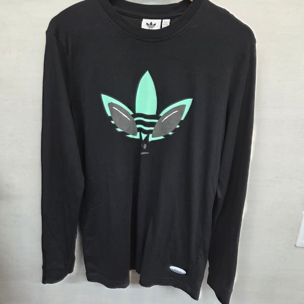 아디다스 에일리언 그래픽 롱슬리브 긴팔 xl