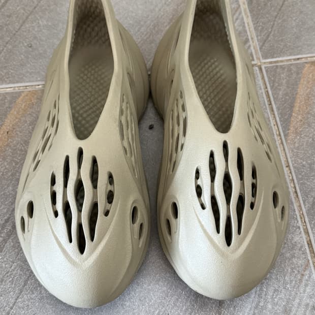 아디다스 이지폼러너 스톤솔트 265