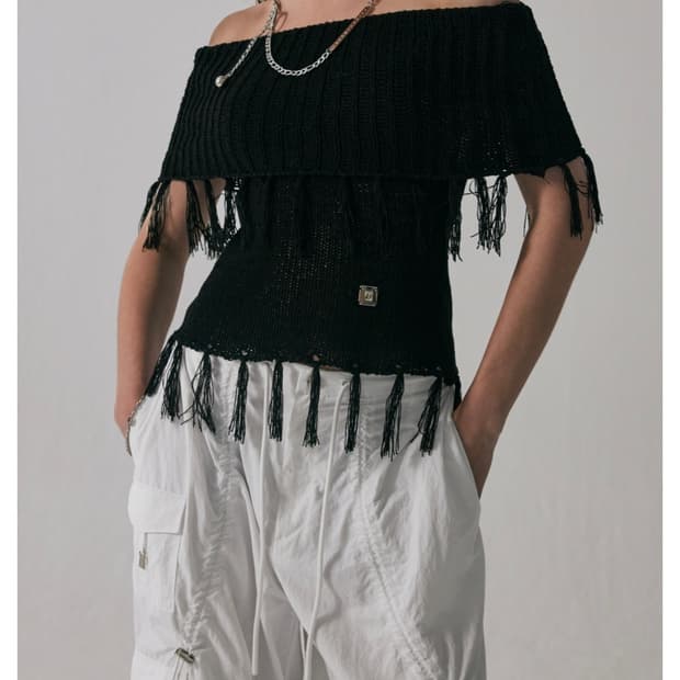트리밍버드) Tassel Open Shoulder Knit BK F