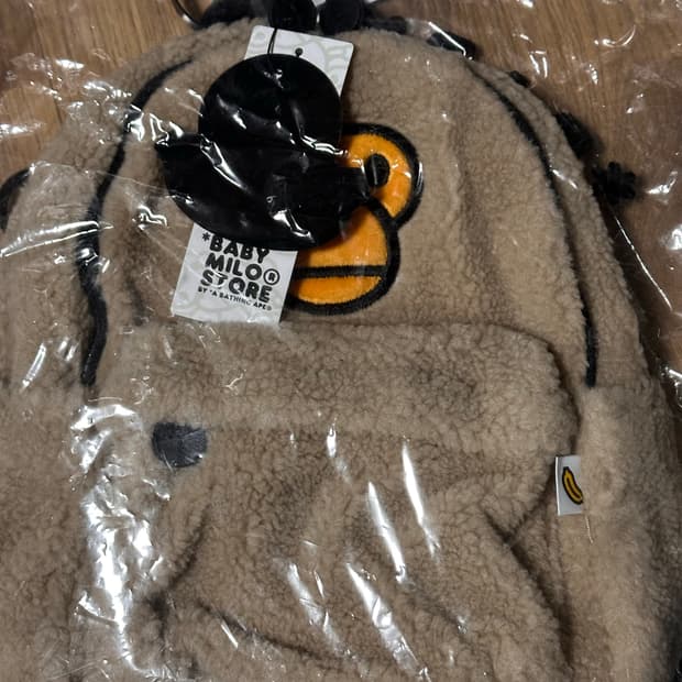 베이프 베이비마일로 미니 퍼 백팩 베이지