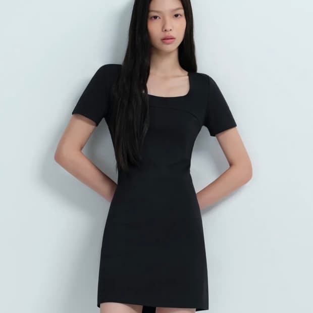 무신사 우먼즈 스퀘어 넥 저지 미니 드레스 [블랙]