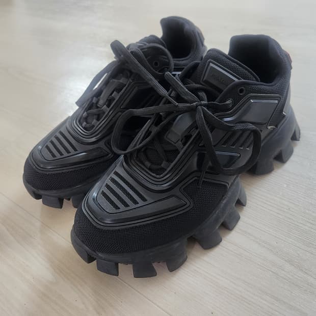 프라다 클라우드버스트 썬더 스니커즈 블랙