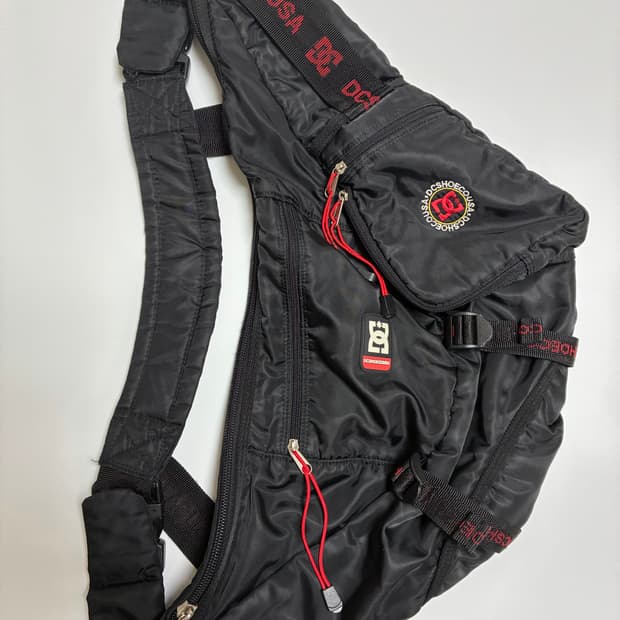 vintage dcshoes sling bag🛹