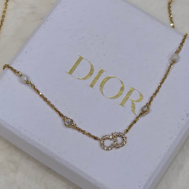 디올 금장 cd로고 클레어 디 룬 목걸이