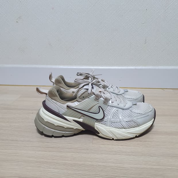 나이키 v2k 런 운동화 235