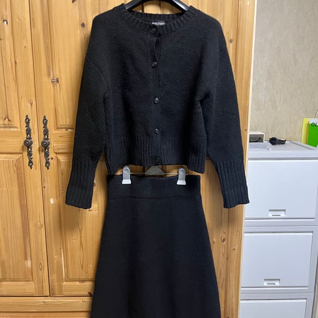 GUILTFREE 길트프리 니트 가디건 치마 셋업