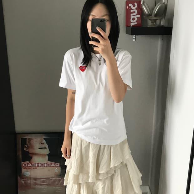 꼼데가르송 레드와펜 화이트 반팔티