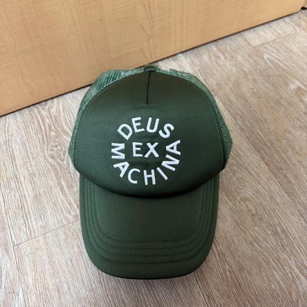 데우스엑스마키나 트러커캡