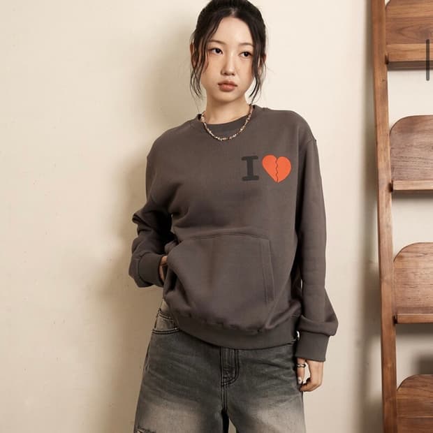 오피쉬 포켓 스웻셔츠 아이보리