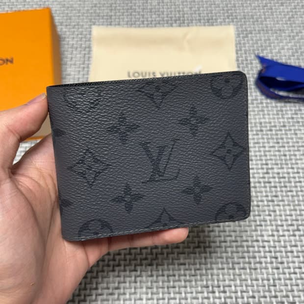 루이비통 리버스 모노그램 반지갑