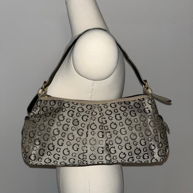 G-logo shoulder bag