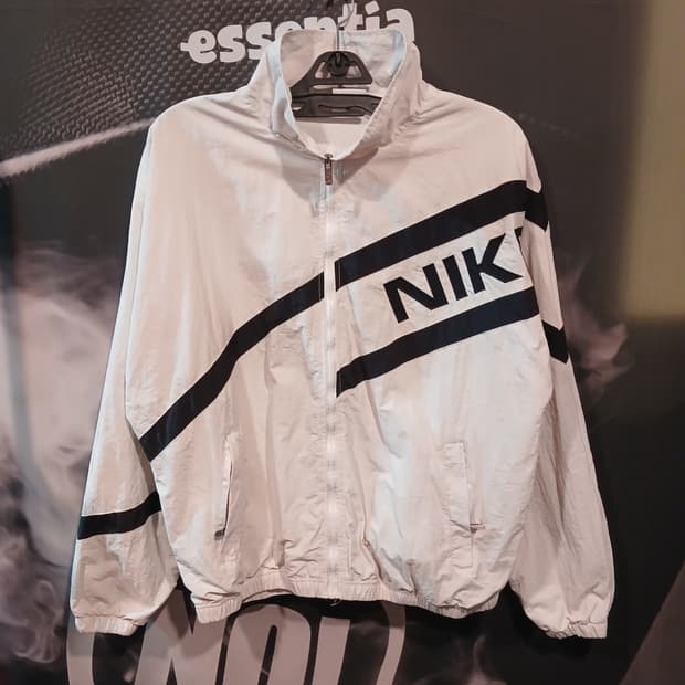 나이키 바람막이 화이트