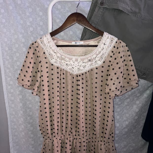 💌 Dot crocheted chiffon blouse.