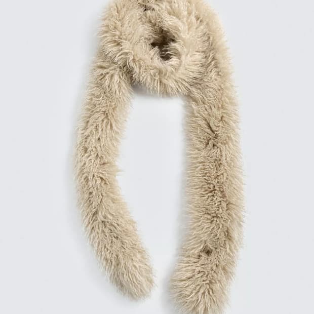 자라 x 디즈니 퍼 머플러