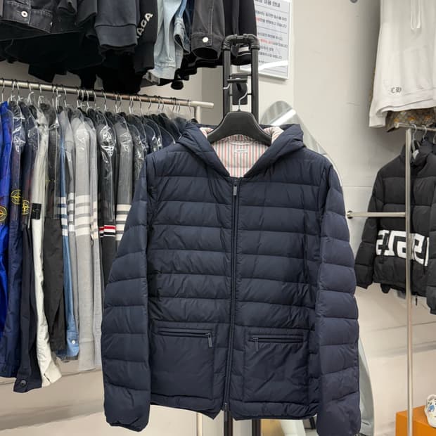 [2] 톰브라운 사선 후드 경량패딩