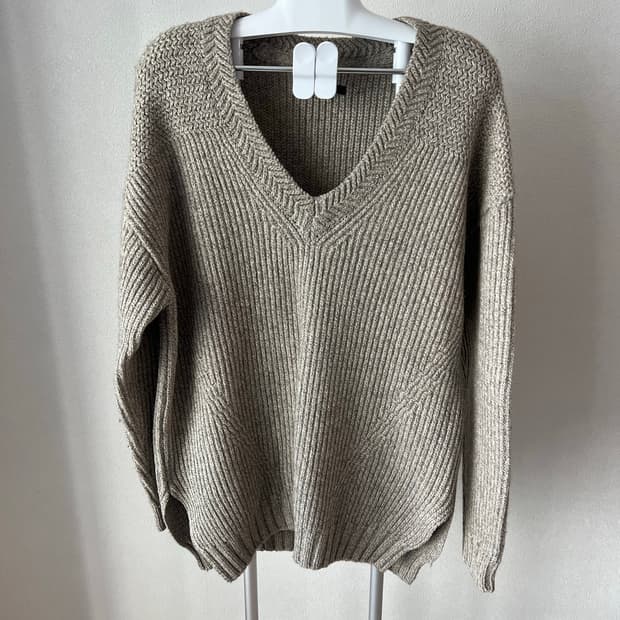 모마디자인 / 브이넥 니트 / 100