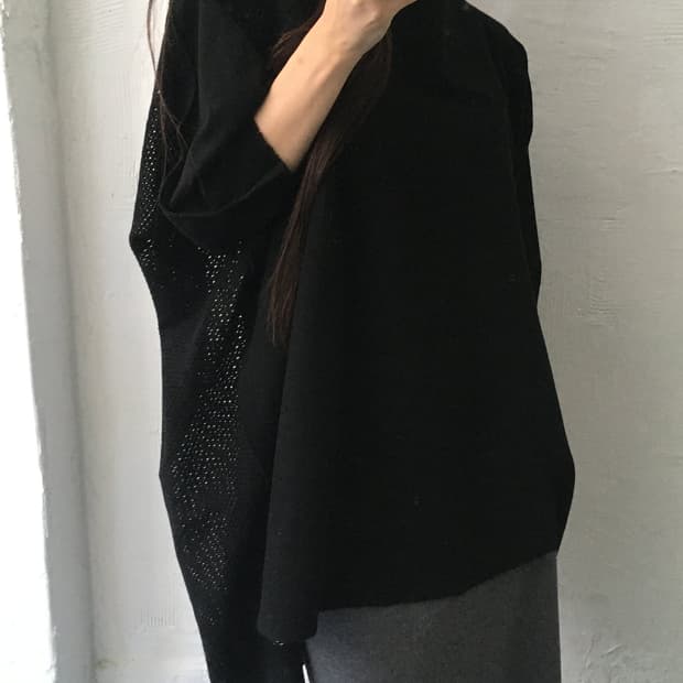 ISSEY MIYAKE 이세이미야케 블랙 메쉬 플리츠 블라우스