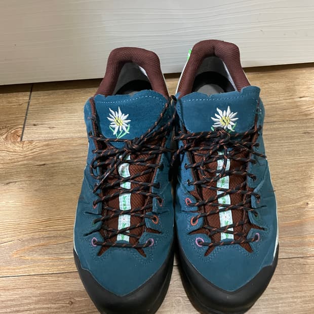 살로몬 더브로큰암 275