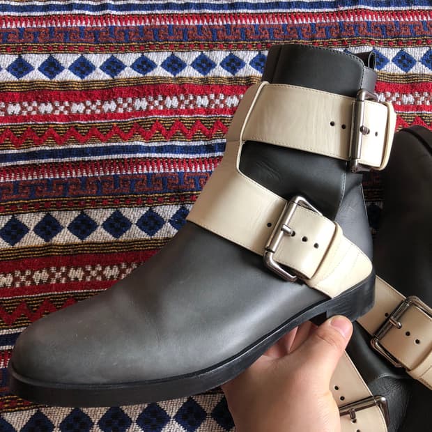 피에르하디 레더 버클 앵클 부츠 240